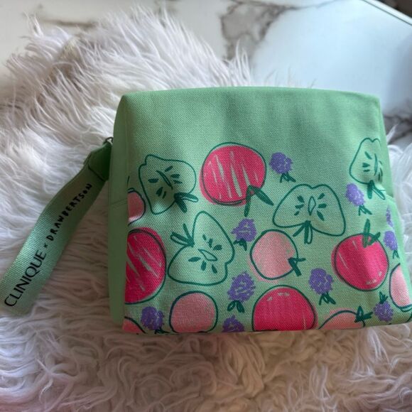 CLINIQUE X DRAWRBERTSON MAKEUP BAG – FRUIT PRINT - Picture 13 of 17